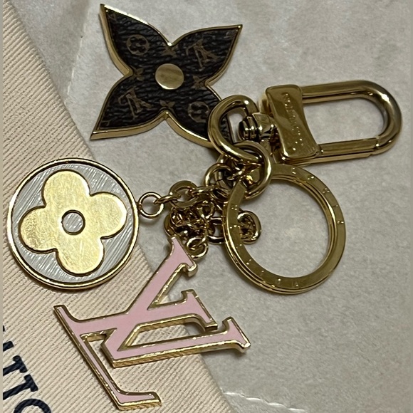 Gold metal Louis Vuitton LV  Bag Charm & Key Holder - Picture 1 of 13